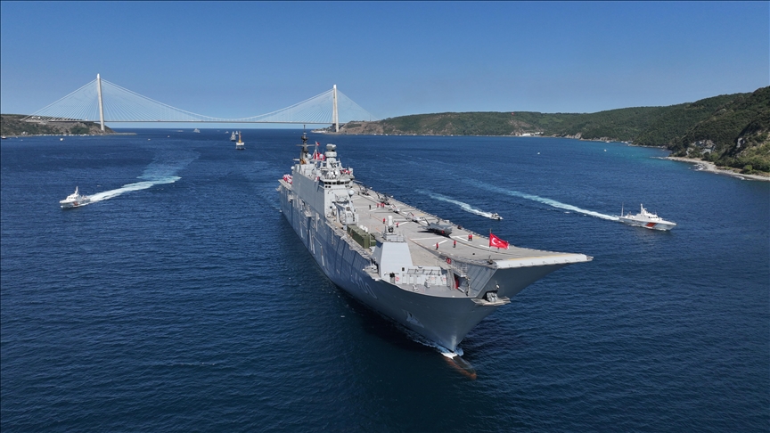 TCG ANADOLU LİDERLİĞİNDE İSTANBUL BOĞAZI'NDAKİ GEÇİT TÖRENİ BAŞLADI