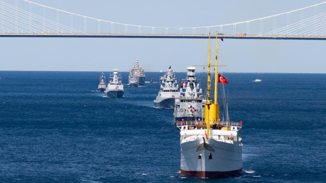 MAVİ VATAN'IN KORUYUCULARI İSTANBUL BOĞAZI'NDA..