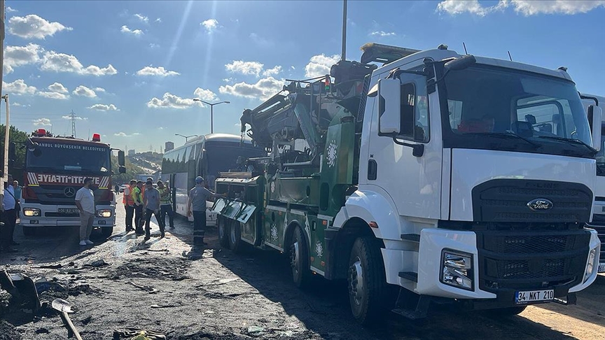 TEM OTOYOLU'NDAKİ ZİNCİRLEME KAZADA 1 KİŞİ HAYATINI KAYBETTİ, 16 KİŞİ YARALANDI