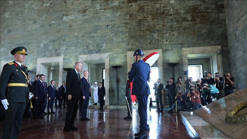 CUMHURBAŞKANI ERDOĞAN ANITKABİR'İ ZİYARET ETTİ