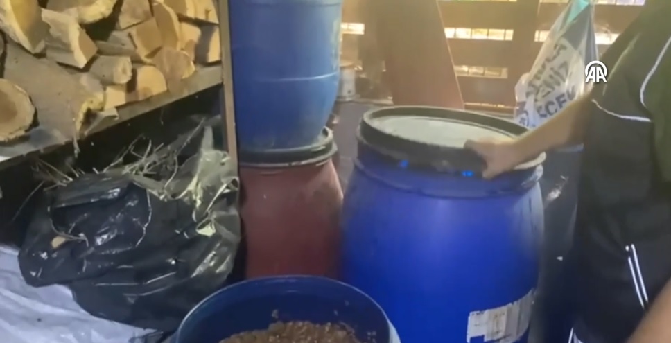 ADANA'DA BİNLERCE LİTRE SAHTE İÇKİ ELE GEÇİRİLDİ