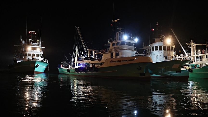 BALIKÇILAR "VİRA BİSMİLLAH" DİYEREK DENİZE AÇILDI