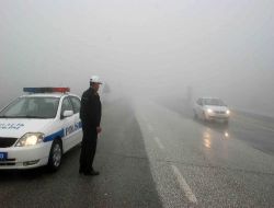 Bolu Dağı'nda Yoğun Sis Trafik Akışını Etkiliyor!