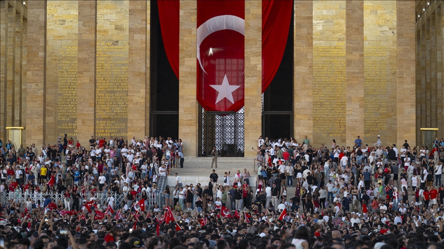 ANITKABİR 30 AĞUSTOS'TA 630 BİNİ AŞKIN ZİYARETÇİYİ AĞIRLADI