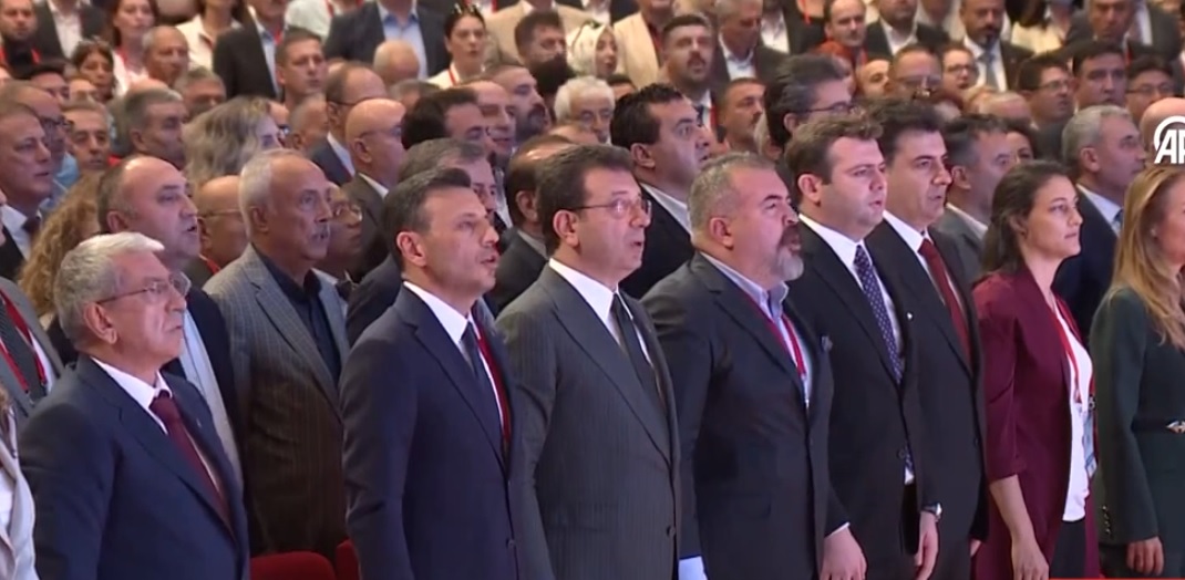 CHP İstanbul 38. Olağan İl Kongresi'nde seçilen başkan ve yönetimin görevinden uzaklaştırılmalarına karar verildi