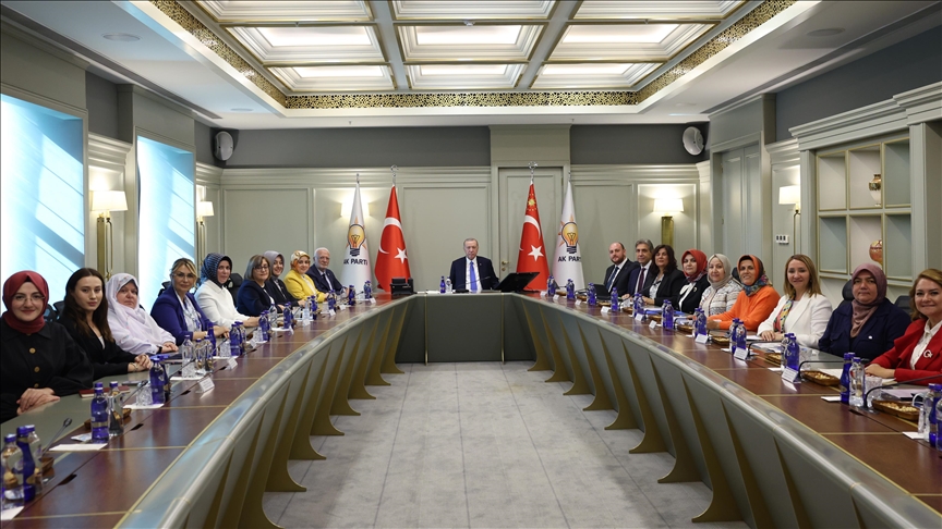CUMHURBAŞKANI VE AK PARTİ GENEL BAŞKANI ERDOĞAN, AK PARTİ'Lİ KADIN BELEDİYE BAŞKANLARINI KABUL ETTİ