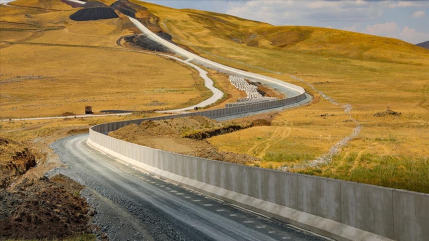 TERÖR ÖRGÜTÜ PKK/YPG, TÜRKİYE SINIRINDA VE ŞAM YÖNETİMİ İLE TEMAS HATLARINDA İKMAL HATLARI KURUYOR