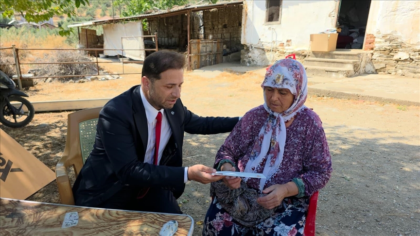 CUMHURBAŞKANI ERDOĞAN'IN "TERÖRSÜZ TÜRKİYE" MEKTUBU İZMİR'DEKİ ŞEHİT AİLESİNE ULAŞTI