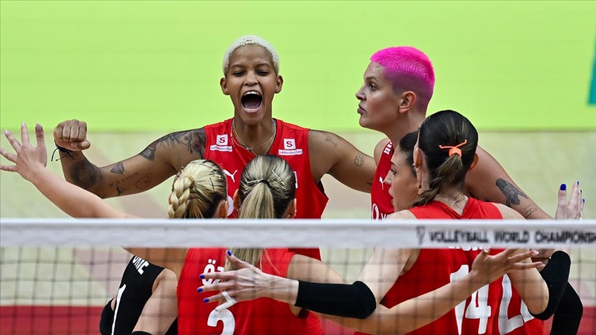 A MİLLİ KADIN VOLEYBOL TAKIMI, DÜNYA ŞAMPİYONASI'NDA TARİHİNDE İLK KEZ FİNALE YÜKSELDİ