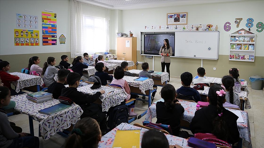 YENİ EĞİTİM ÖĞRETİM YILININ İLK DERS ZİLİ YARIN ÇALACAK!