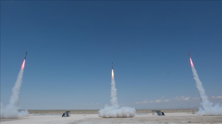 TEKNOFEST ROKET YARIŞMASI'NDA ÜÇ AYRI ROKET AYNI ANDA ATEŞLENDİ