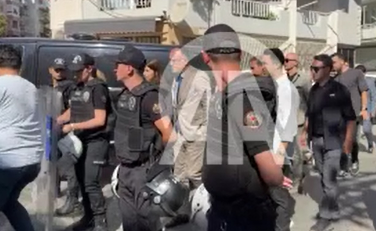 İzmir'de polis merkezine silahlı saldırıda 2 polis şehit oldu, 2'si polis 3 kişi yaralandı