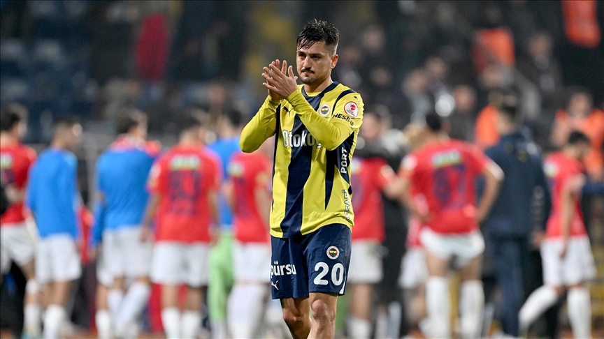 KARİYERİNDE FENERBAHÇE VE BEŞİKTAŞ'A TRANSFER OLAN OYUNCULAR KERVANINA CENGİZ ÜNDER DE KATILDI