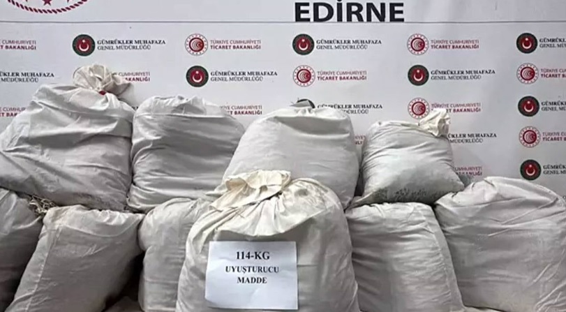 EDİRNE - Kapıkule'de bir tankere gizlenmiş 114 kilo esrar ele geçirildi