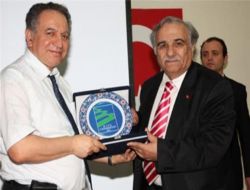 Doç. Akgül: İnternet Bir Kütüphane Ve Herkes Bu Kütüphaneye İstediği Bilgiyi Koyabiliyor