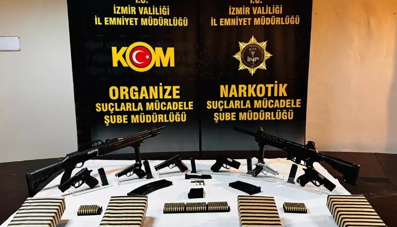 İZMİR'DE UYUŞTURUCU VE SİLAH KAÇAKÇILIĞI OPERASYONU