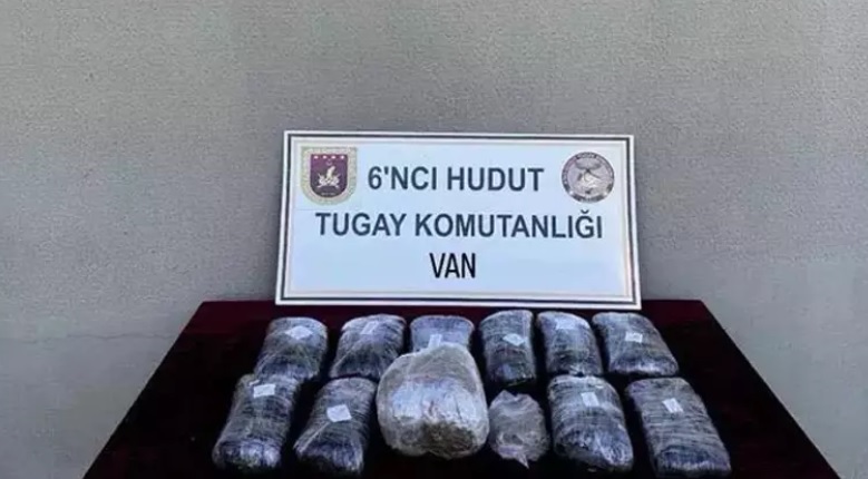 MEHMETÇİK, İRAN SINIRINDA 6,7 KİLO UYUŞTURUCU ELE GEÇİRDİ