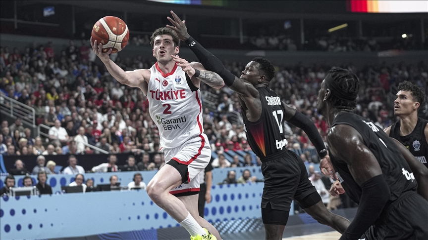12 Dev Adam, EuroBasket'i gümüş madalyayla tamamladı