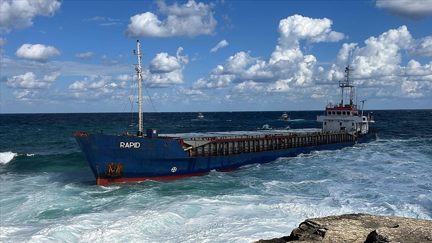 KOCAELİ'DE KURU YÜK GEMİSİ KARAYA OTURDU