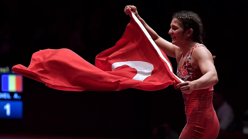 Milli güreşçi Nesrin Baş, Dünya Şampiyonası'nda gümüş madalya aldı