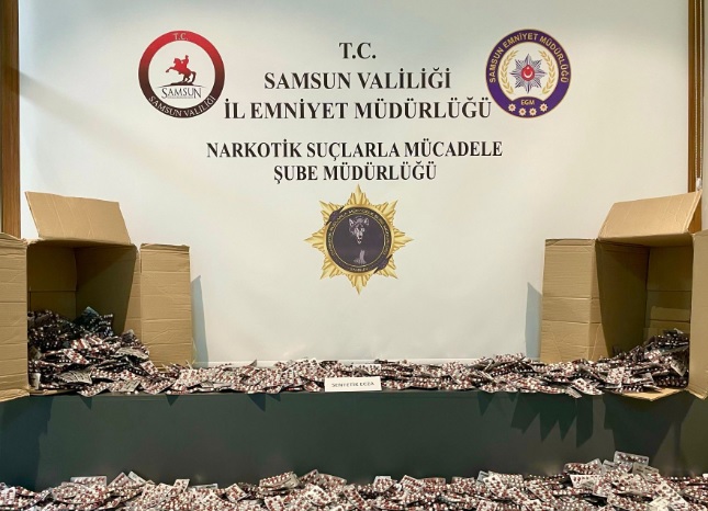 SAMSUN'DA GARDIROPTAN 47 BİN 824 SENTETİK ECZA ÇIKTI