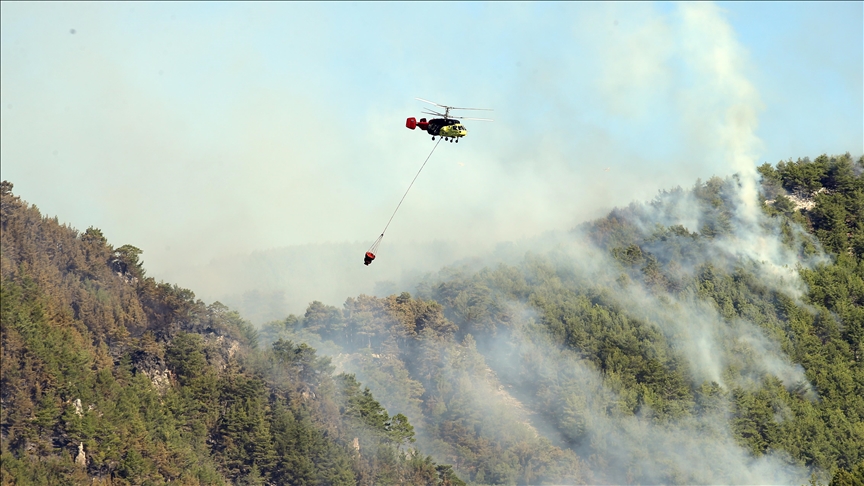ANTALYA VE MUĞLA'DAKİ ORMAN YANGINLARINA MÜDAHALE SÜRÜYOR