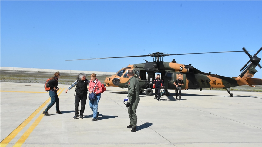 Ayder Yaylası'nda mahsur kalan 115 kişi helikopterlerle tahliye edildi