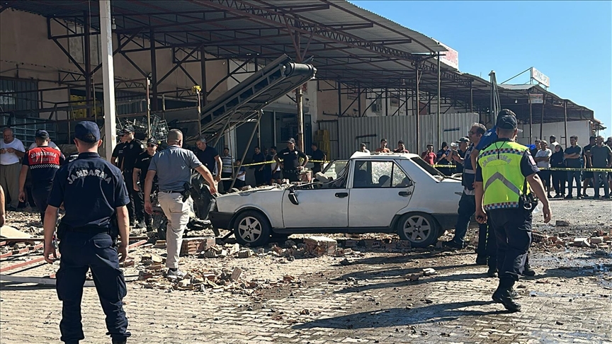 ANTALYA'DA TOPTANCI HALİNDE PATLAMA / 1 KİŞİ ÖLDÜ, 3 YARALI