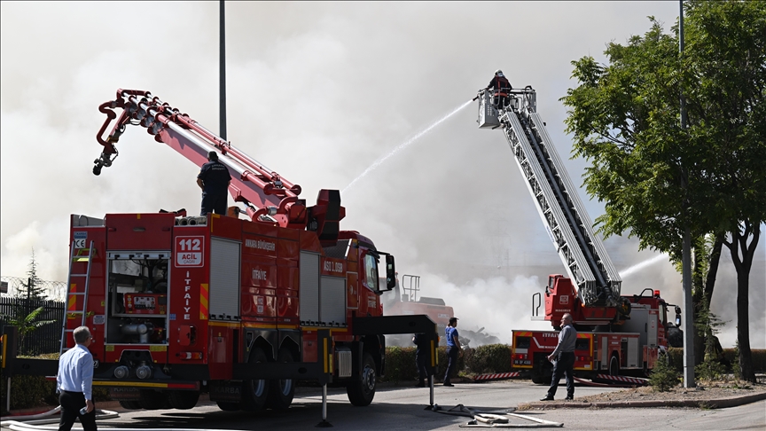 ANKARA'DA DEPOLAMA TESİSİNİN ÇÖPLÜĞÜNDE YANGIN