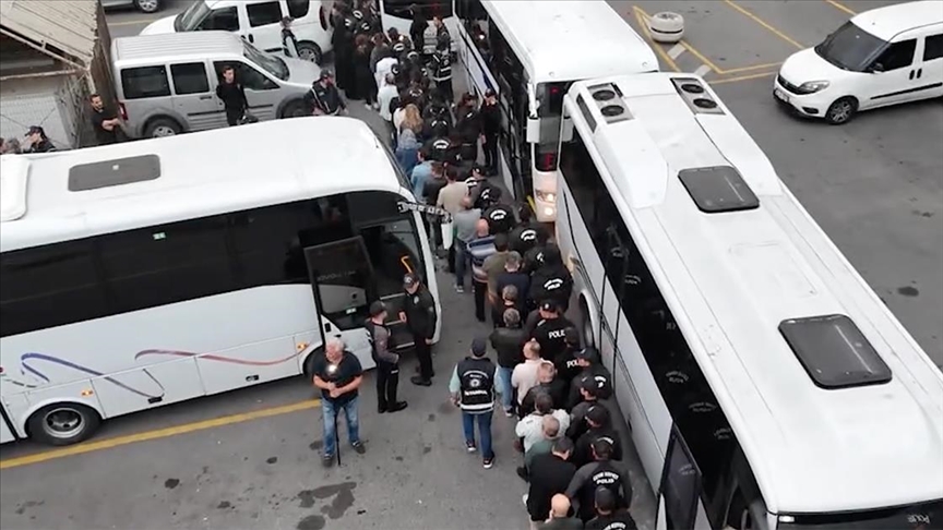 Yabancılara usulsüz vatandaşlık kazandıran suç örgütüne yönelik soruşturmada 49 şüpheli tutuklandı