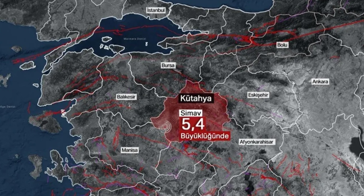 Kütahya'da 5,4 büyüklüğündeki depremin ardından 4 ve 4,5 büyüklüğünde 3 deprem meydana geldi