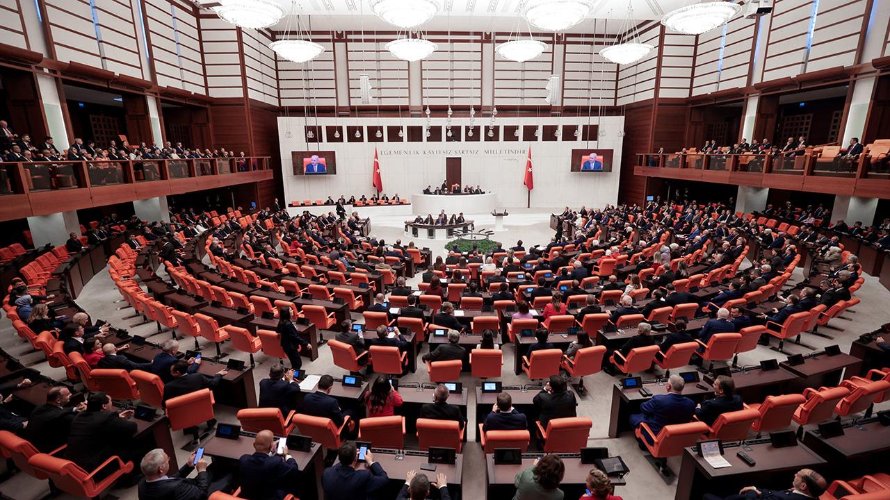 MECLİS'TE YENİ YASAMA YILI BAŞLIYOR!