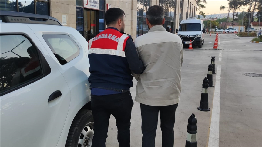 İzmir merkezli FETÖ operasyonunda 35 şüpheli yakalandı