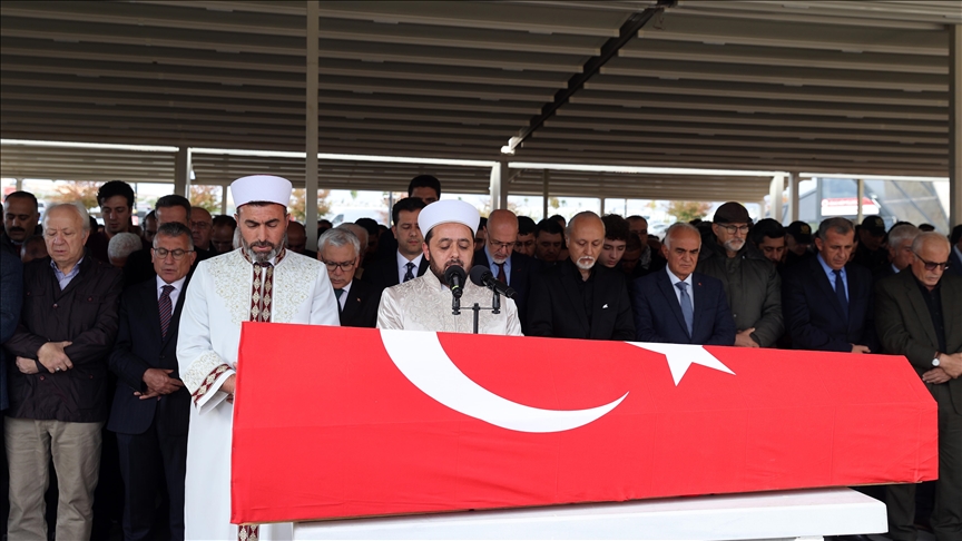 YAVUZ BÜLENT BAKİLER, MEMLEKETİ SİVAS'TA SON YOLCULUĞUNA UĞURLANDI