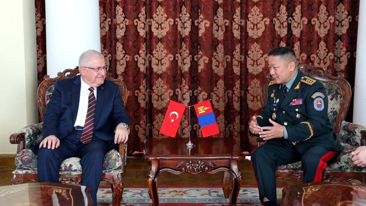 BAKAN GÜLER, MOĞOLİSTANLI MEVKİDAŞI BATLUT İLE GÖRÜŞTÜ