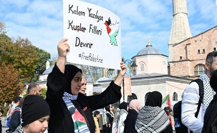 İSTANBUL'DA YÜZ BİNLER KATİL İSRAİL'İ PROTESTO EDİYOR