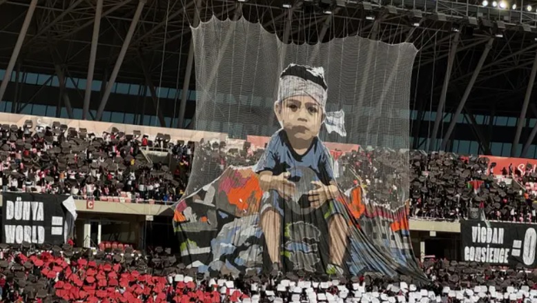 SİVASSPOR TARAFTARLARINDAN "GAZZE" KOREOGRAFİSİ