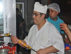 İmam Çağdaş, Keme Ve Yenidünya Kebabını Servis Etmeye Başladı