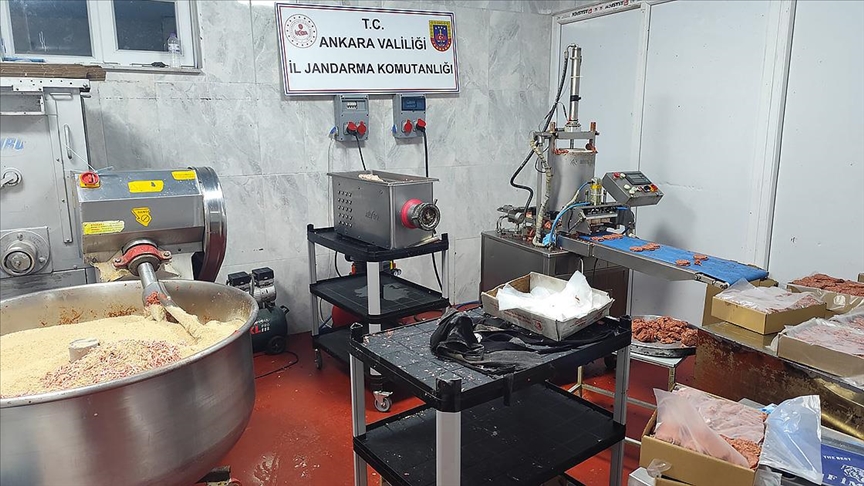 BAŞKENTTE 3 İŞ YERİNDE 17 TON BOZUK ET ELE GEÇİRİLDİ!