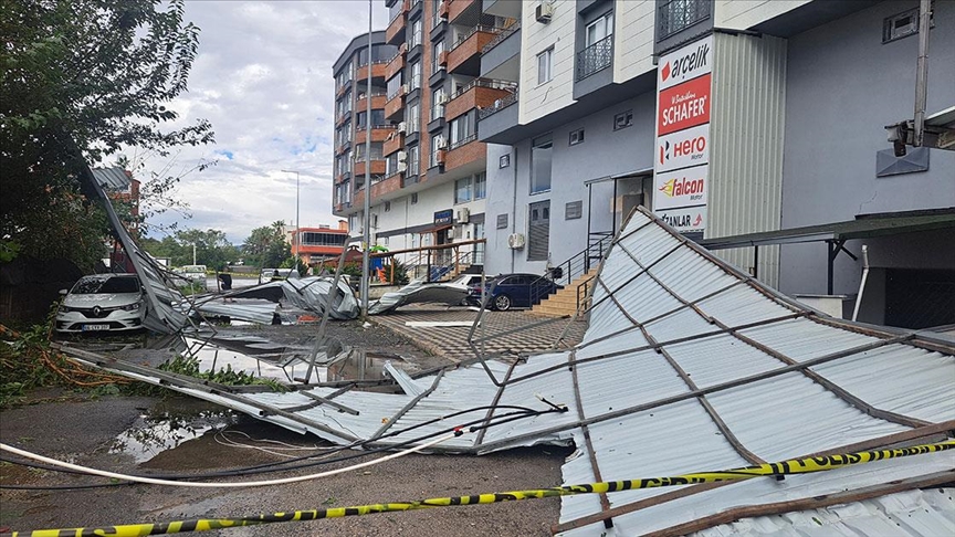 HATAY'DA SAĞANAK VE ŞİDDETLİ RÜZGAR ETKİLİ OLDU