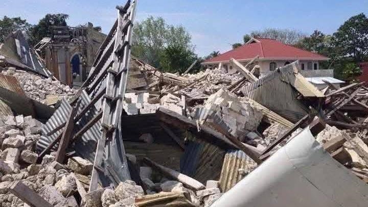 Filipinler'in güneyindeki Mindanao Adası açıklarında 7,4 büyüklüğünde deprem