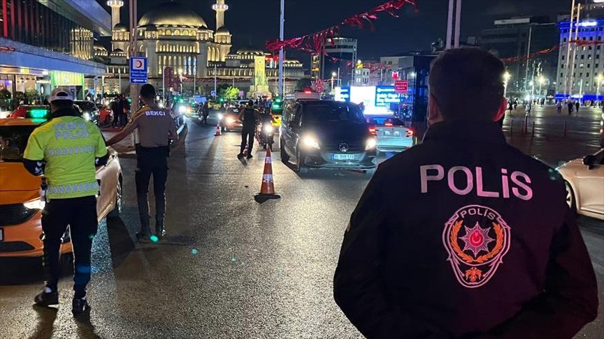 İST'DA YAPILAN POLİS UYGULAMASINDA 1114 KİŞİ GÖZALTINA ALINDI