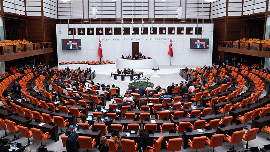 TBMM Genel Kurulu, trafik cezalarının artırılmasına yönelik düzenlemeleri de içeren kanun teklifini görüşecek