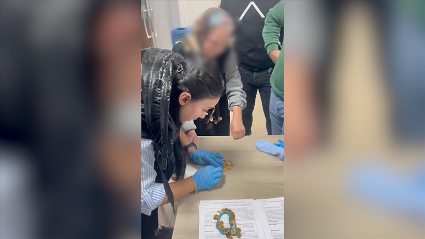 Esenyurt'ta dilencilik yapan kadının üzerinden bakın ne kadar çıktı?