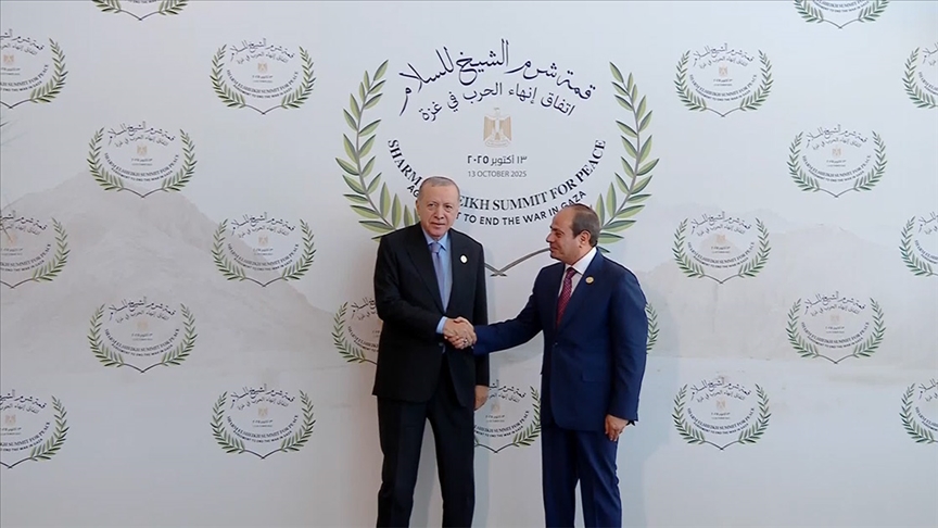 Cumhurbaşkanı Erdoğan, "Barış için Şarm El-Şeyh Zirvesi" için Mısır'da