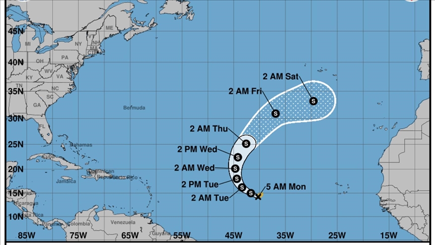 ATLAS OKYANUSU'NDA "LORENZO" TROPİK FIRTINASI OLUŞTU