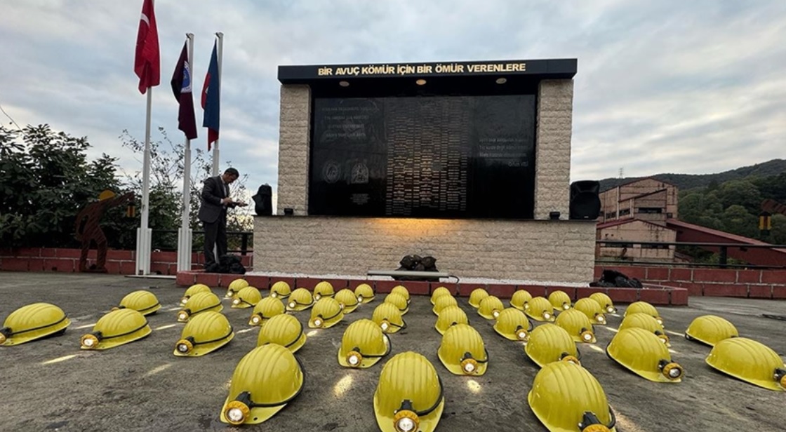 Amasra'daki patlamada hayatını kaybeden 43 madenci anıldı
