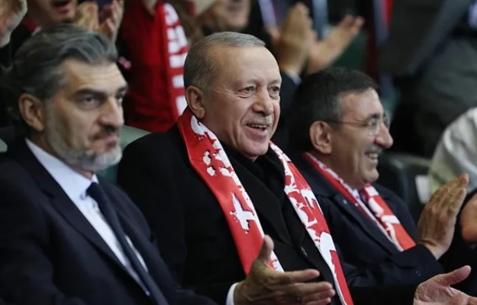 CUMHURBAŞKANI ERDOĞAN'DAN TRİBÜNDE TAM DESTEK