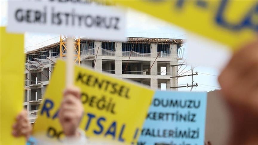 İzmir'deki kentsel dönüşüm hak sahiplerinden Büyükşehir Belediye Başkanı Tugay'a eleştiri