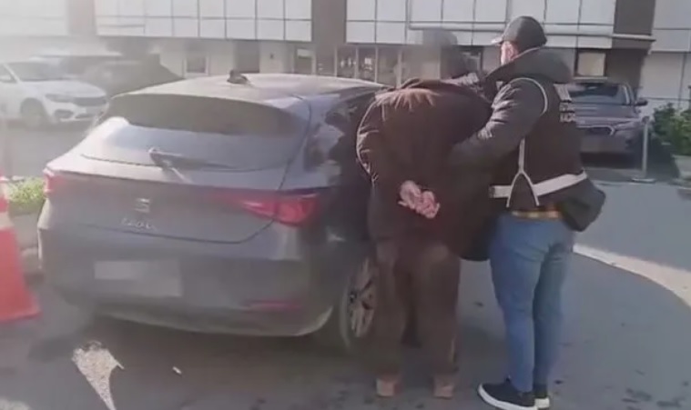 İstanbul ve Bursa'da Kaçak Sigara Operasyonu: 13 Şüpheli Gözaltına Alındı